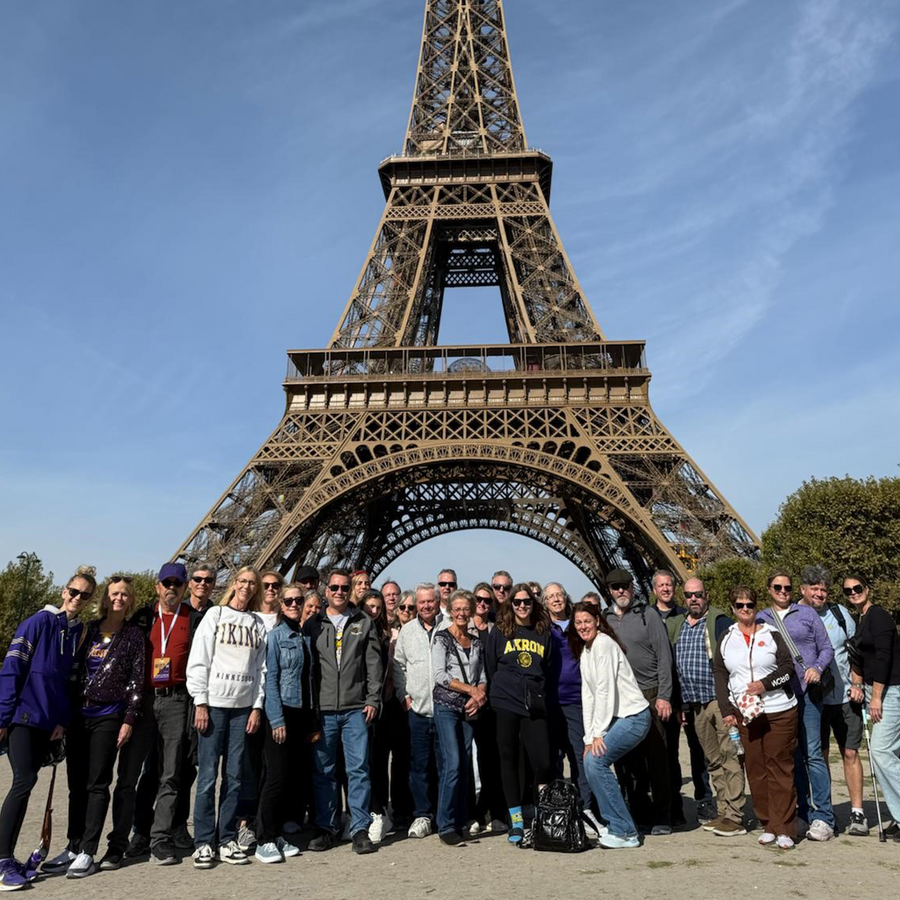 Big Game Travel fans on the Minnesota in Paris, London, and Dublin trip